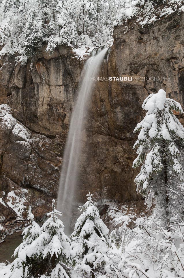 Wasserfall-Leuenfall im Winter