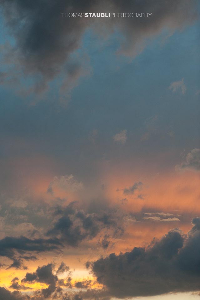 Gewitterwolken und Abendrot