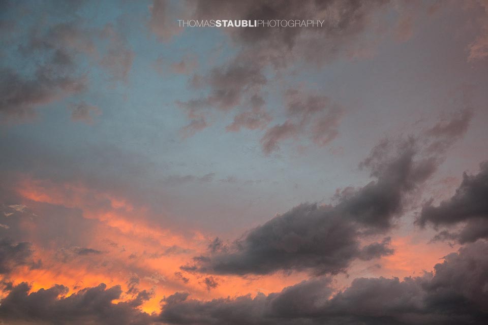 Gewitterwolken und Abendrot