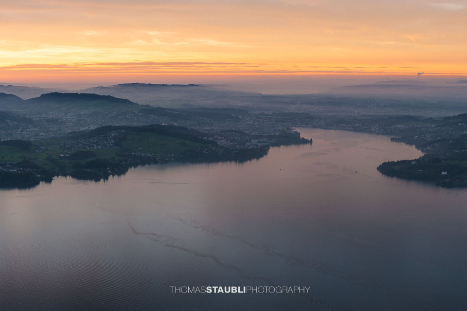 Abendrot und Nebelschwaden über Luzern