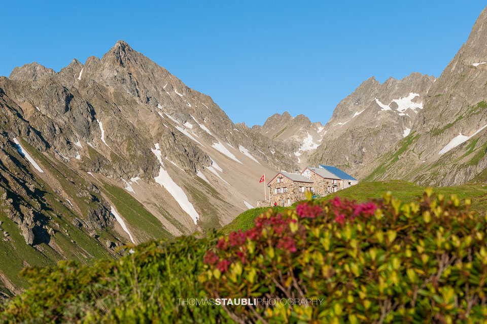 Leutschachhütte vor Wichelhorn, Grüenplänggistock und Schneehüenderstöckli