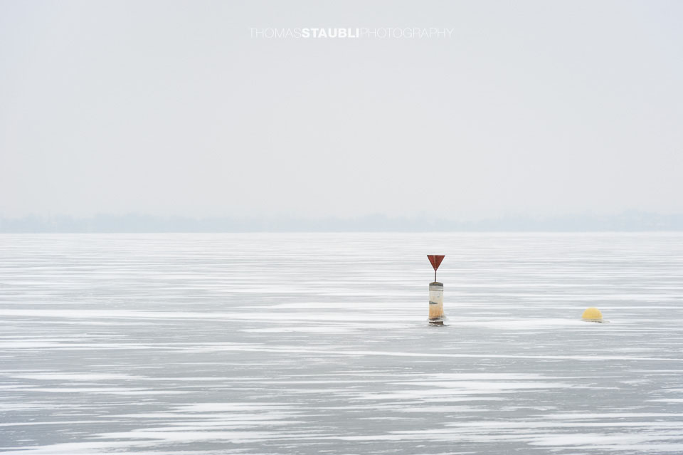 trüber Tag am zugefroenen Greifensee 2012