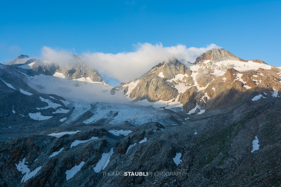 Wolken am Witenwasserenstock, Gross- und Chli-Läckihorn