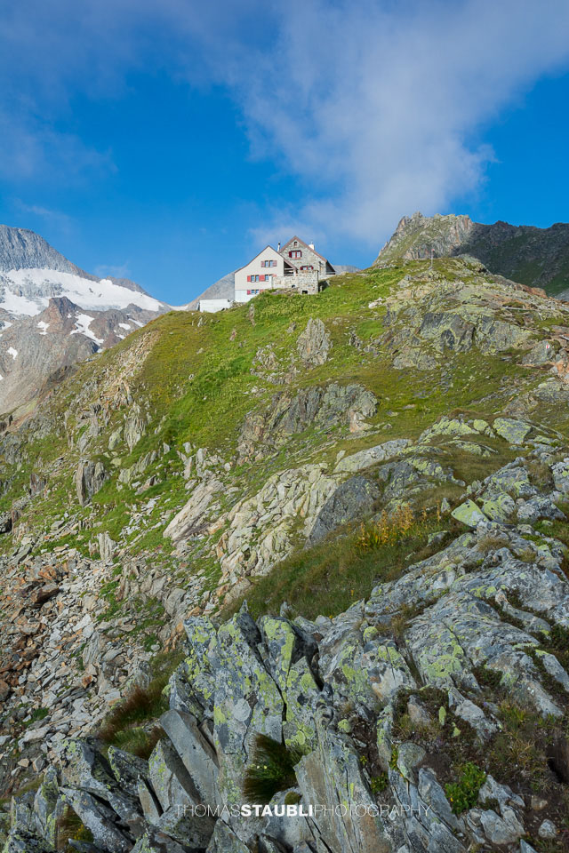 Blick hinauf zur Rotondohütte im Witenwasserental