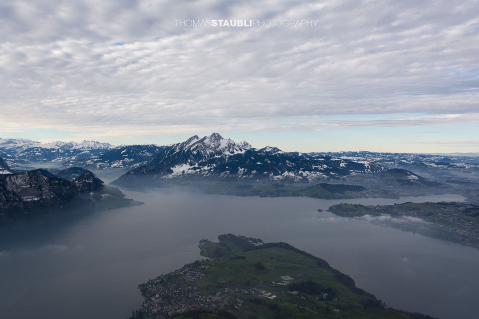 Vierwaldstättersee mit Pilatus im Hintergrund