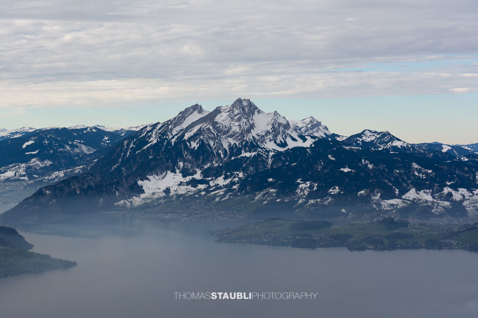 Vierwaldstättersee mit Pilatus im Hintergrund