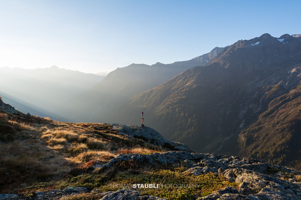 die ersten Sonnenstrahlen über dem Meiental