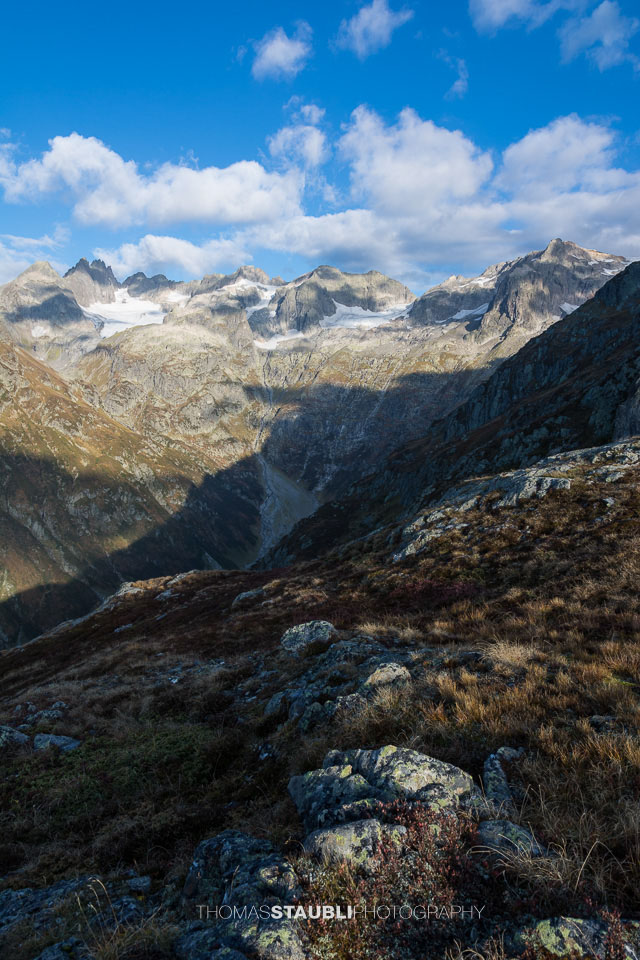 Sonnen und Wolken über dem Meiental