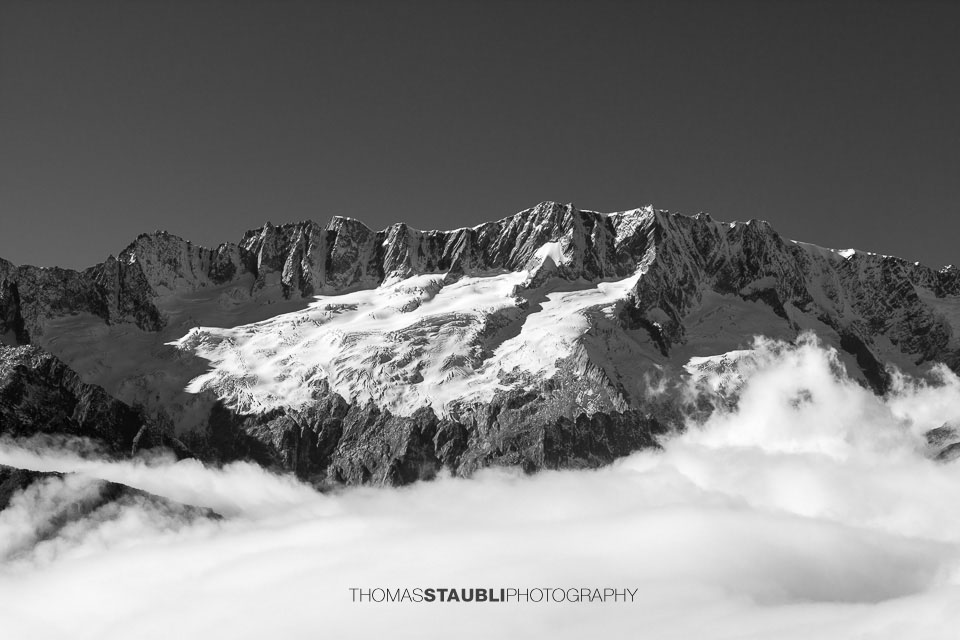 der Dammagletscher über dem Nebelmeer