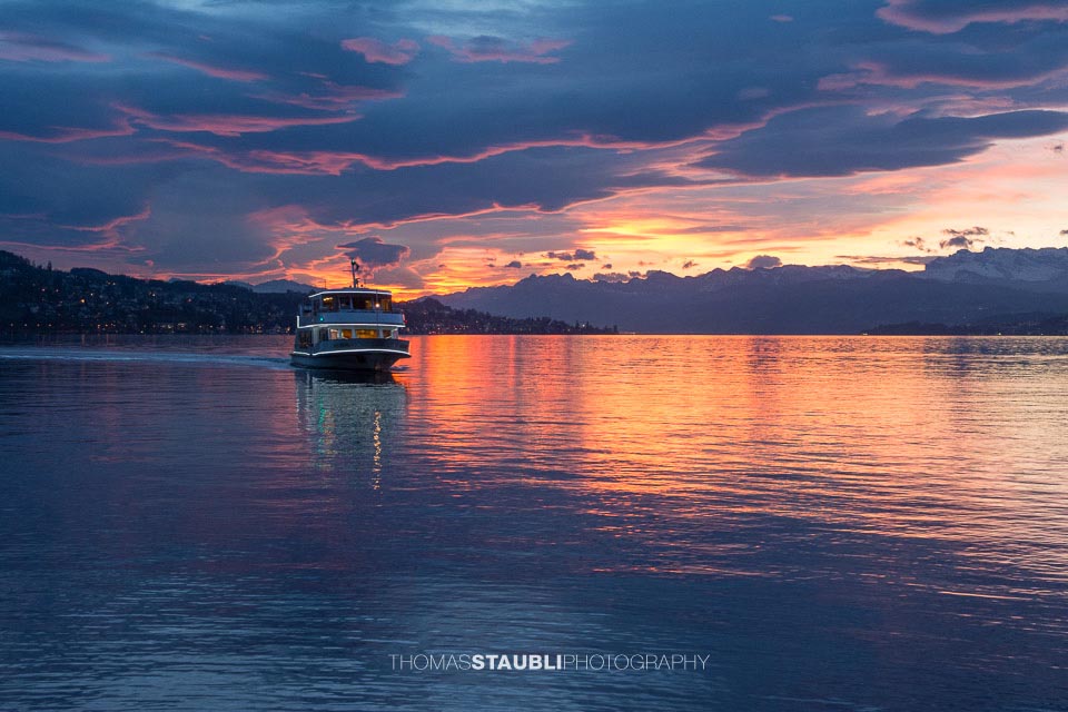 Imposanter Sonnenaufgang über dem Zürichsee