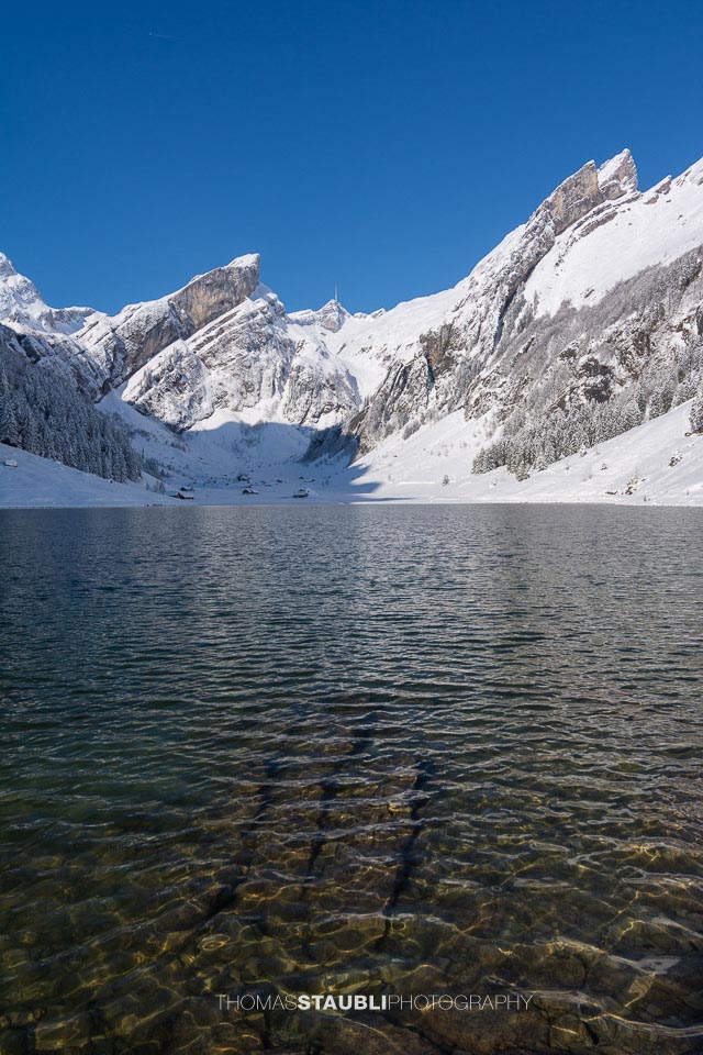 Kristallklares Wasser am Seealpsee