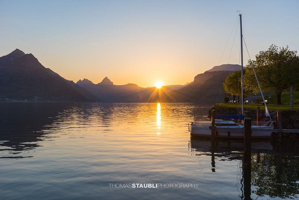 Sonnenaufgang über Beckenried am Vierwaldstättersee