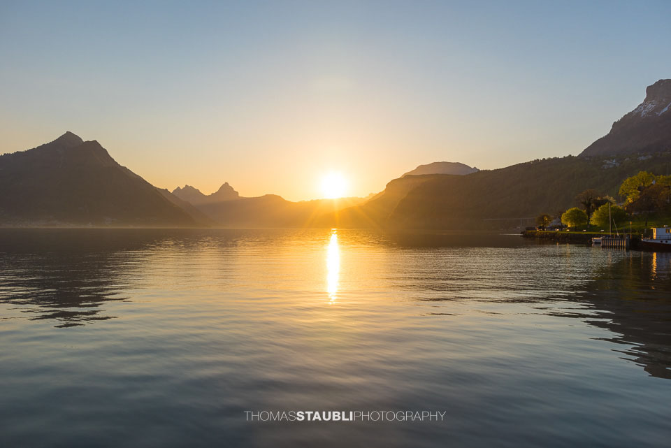 Sonnenaufgang über Beckenried am Vierwaldstättersee