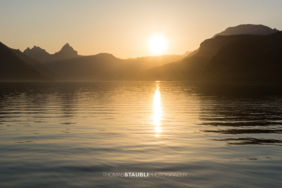 Sonnenaufgang über Beckenried am Vierwaldstättersee