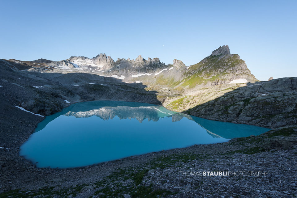 Morgensonne am smaragdgrünen Wildsee