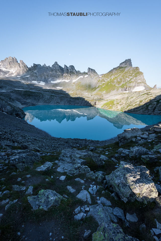 Morgensonne am smaragdgrünen Wildsee