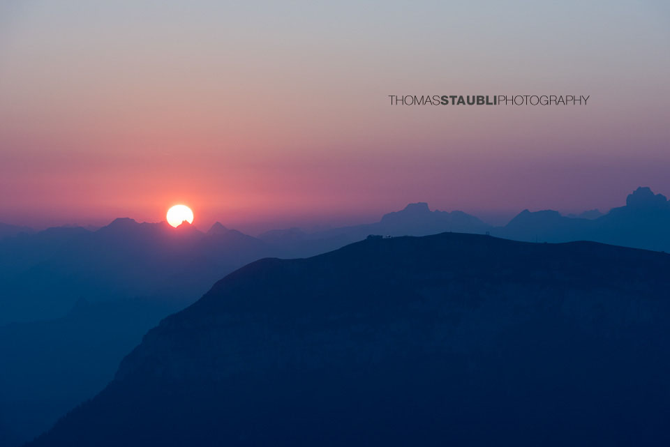 Sonnenaufgang hinter dem Brünnelistock