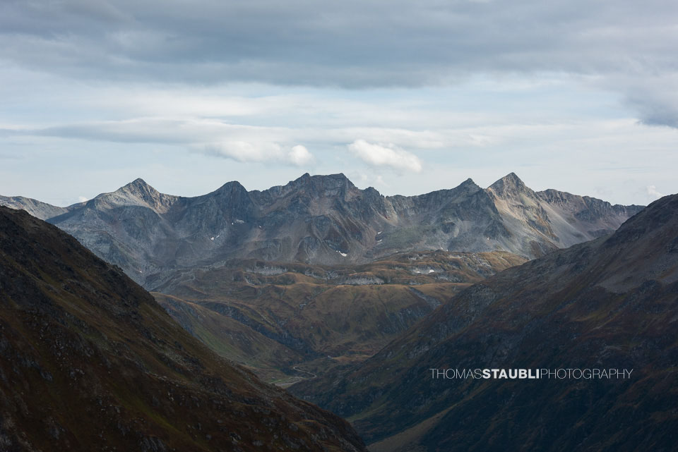 Blick vom Gütsch oberhalb von Andermatt auf die Urner Bergwelt