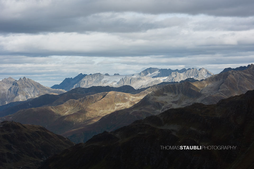 Blick vom Gütsch oberhalb von Andermatt auf die Urner Bergwelt