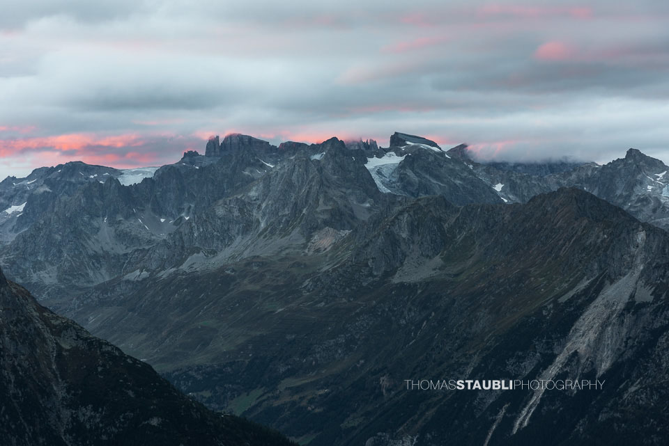 Blick vom Gütsch oberhalb von Andermatt auf die Urner Bergwelt