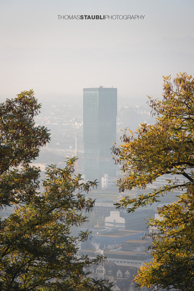 Nebel über Zürich und dem Prime Tower
