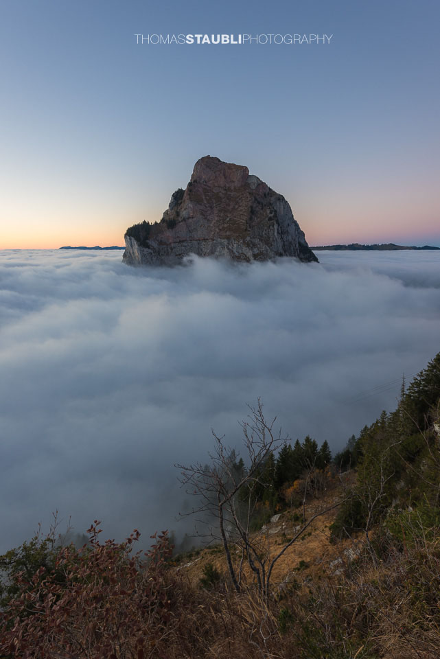 Der Grosse Mythen umringt vom Nebelmeer