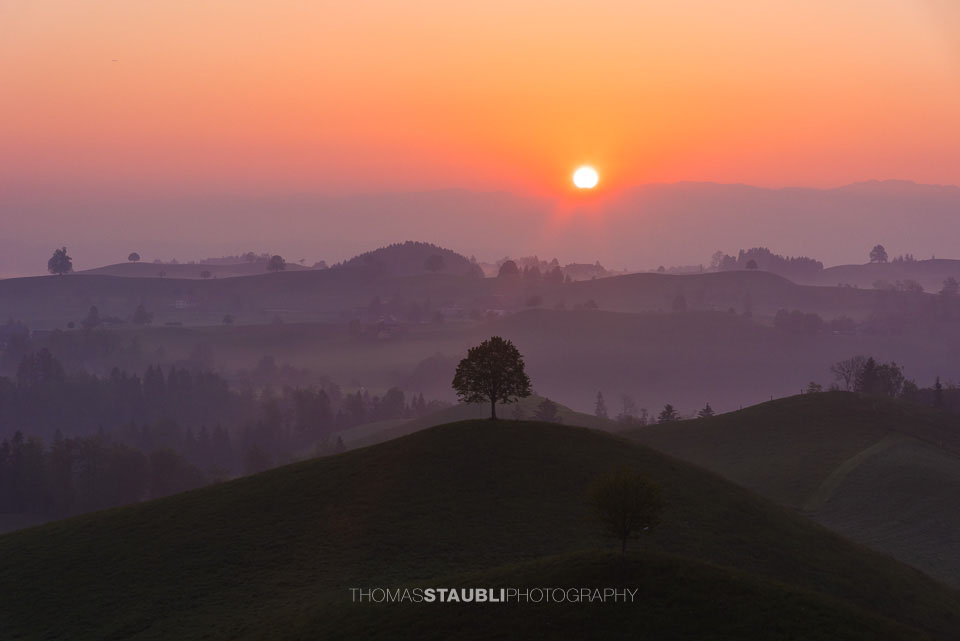 Sonnenaufgang über der Hirzelregion