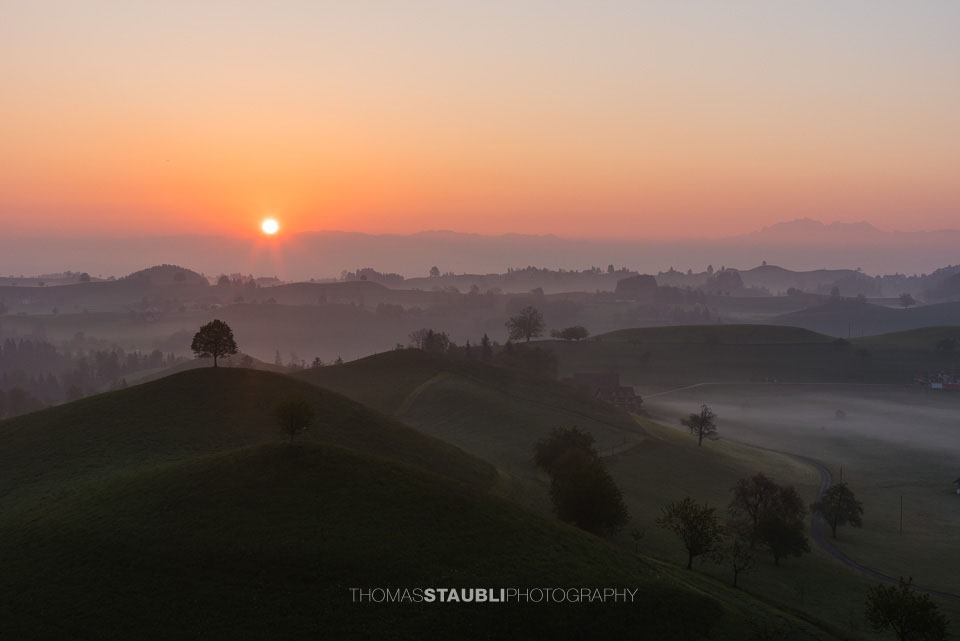 Sonnenaufgang über der Hirzelregion