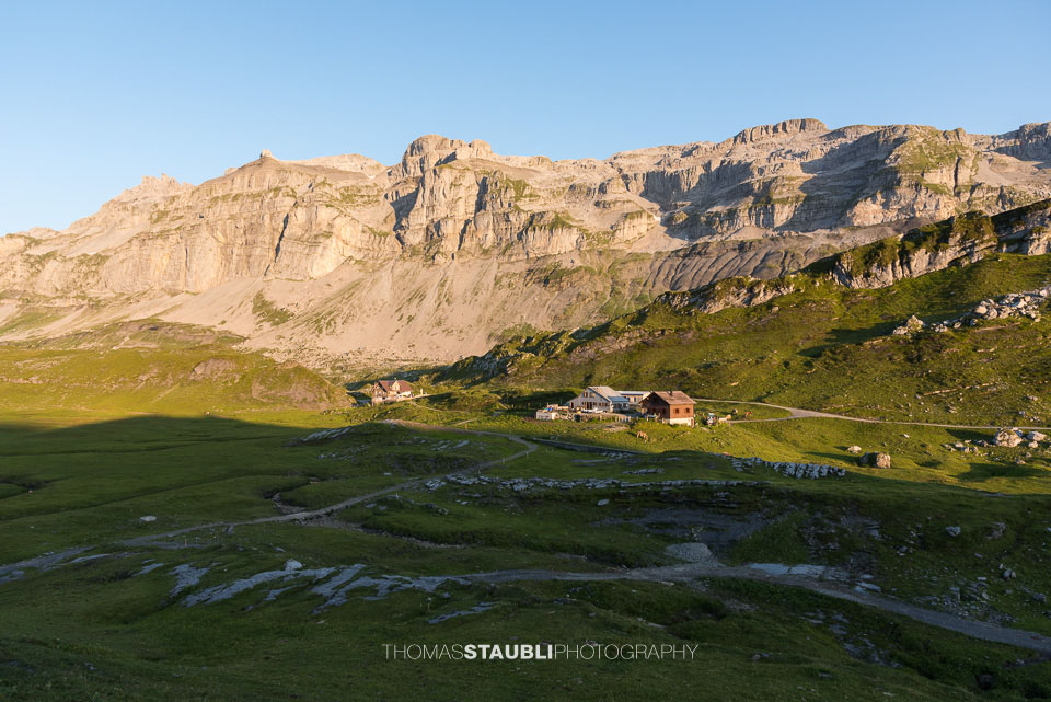 Die letzten Sonnenstrahlen über dem Berggasthaus Glattalp