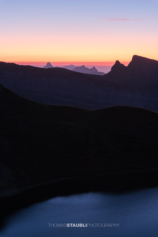 Abendglühen über dem Grossen Myten, Rigi, Klein Mythen, Haggenspitz u. a.