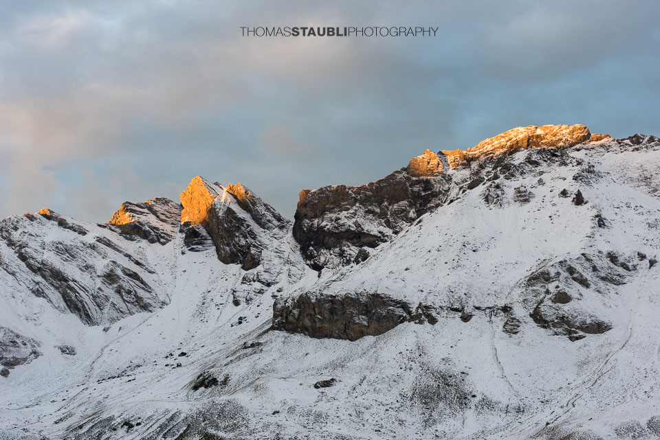 Die ersten Sonnenstrahlen über der Melchsee-Frutt