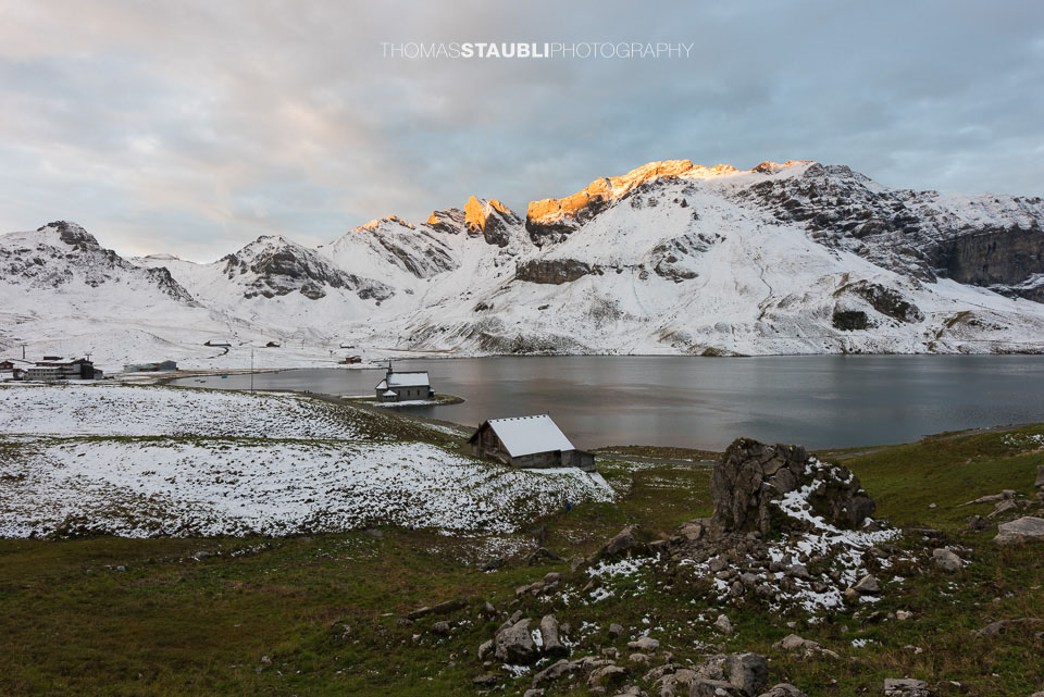 Die ersten Sonnenstrahlen über der Melchsee-Frutt