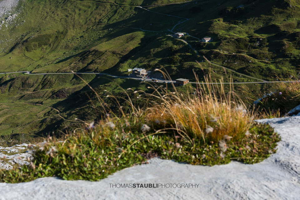 Blick hinunter zum Hotel Klausenpass