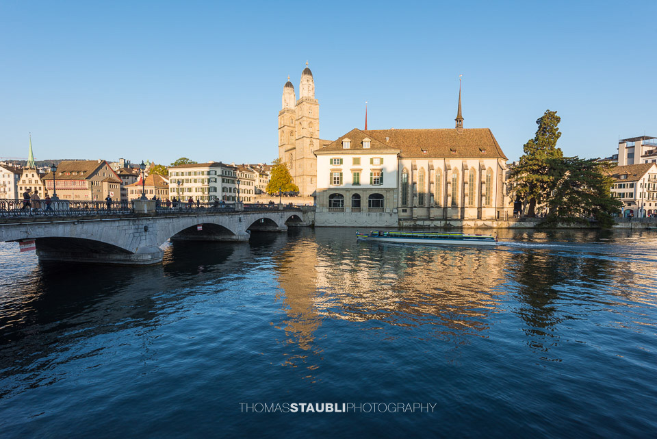 Blick auf Grossmünster, Helmhaus und Wasserkirche