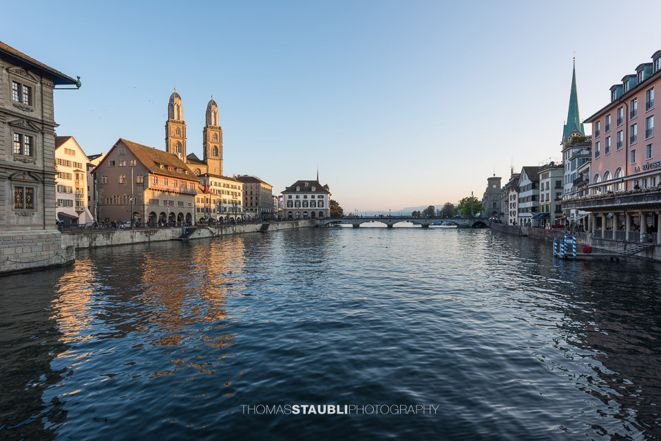 Blick von der Rathausbrücke zum Grossmünster