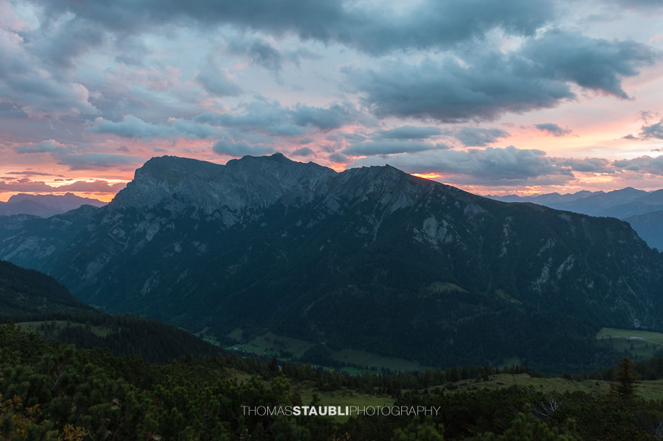 Morgenrot über dem Calanda-Massiv