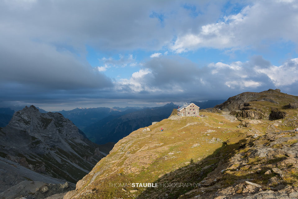 die Claridenhütte auf dem Gipfelplateau des Altenorenstockes