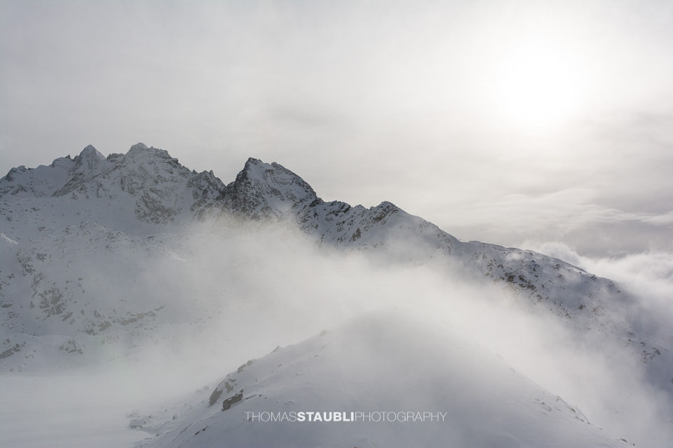 Sonne und Nebel beim Ober Surettasee