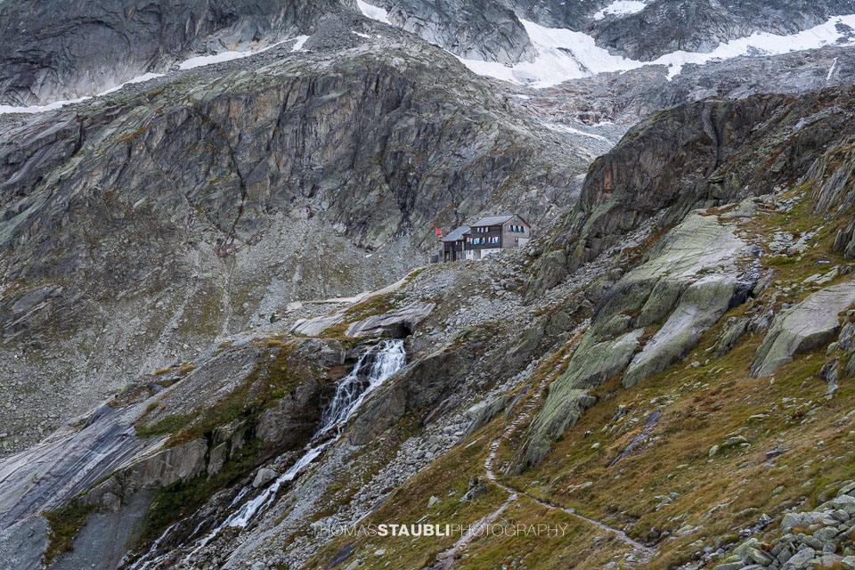 die Bächlitalhütte oberhalb des Räterichsbodensees auf 2'328 m ü. M.