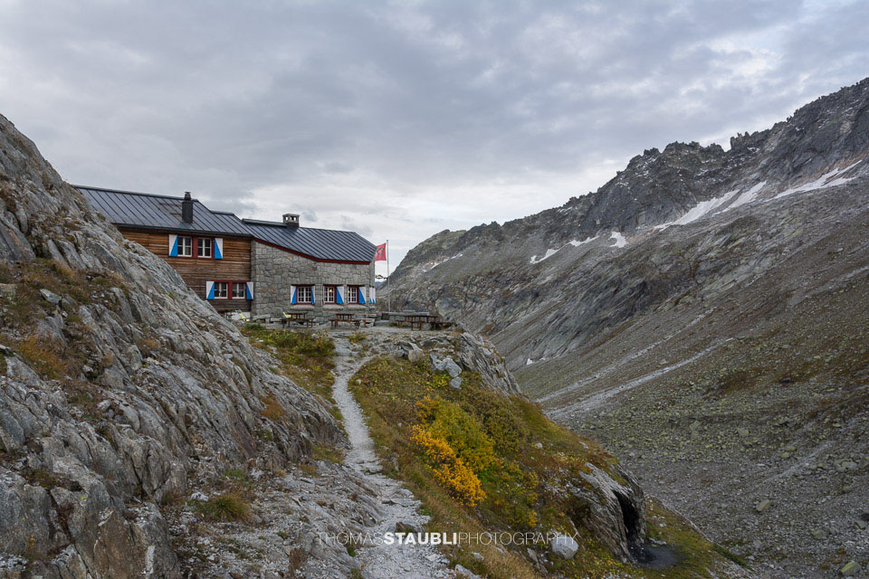 die Bächlitalhütte oberhalb des Räterichsbodensees auf 2'328 m ü. M.