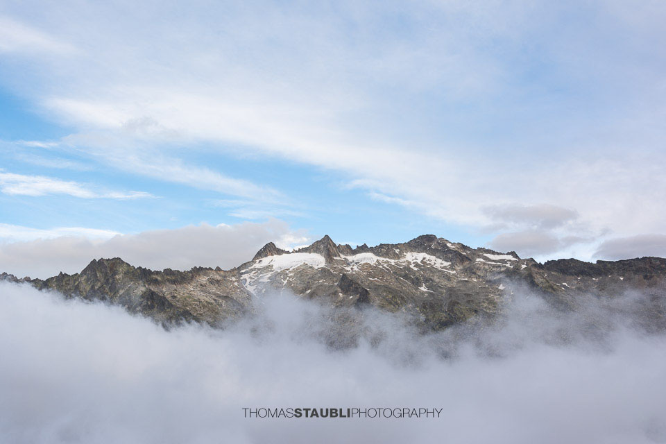 die Gärsten-Hörner über dem Nebelmeer