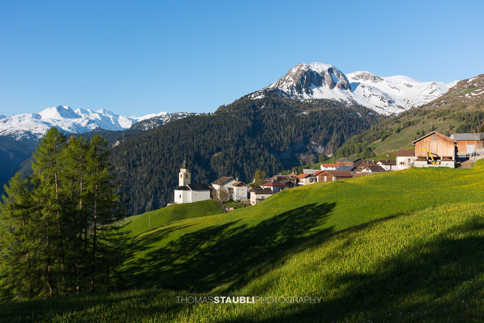 die ersten Sonnenstrahlen erreichen Mathon