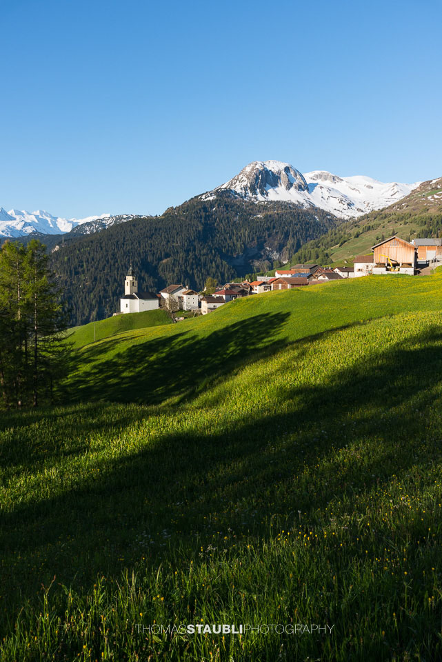 die ersten Sonnenstrahlen erreichen Mathon