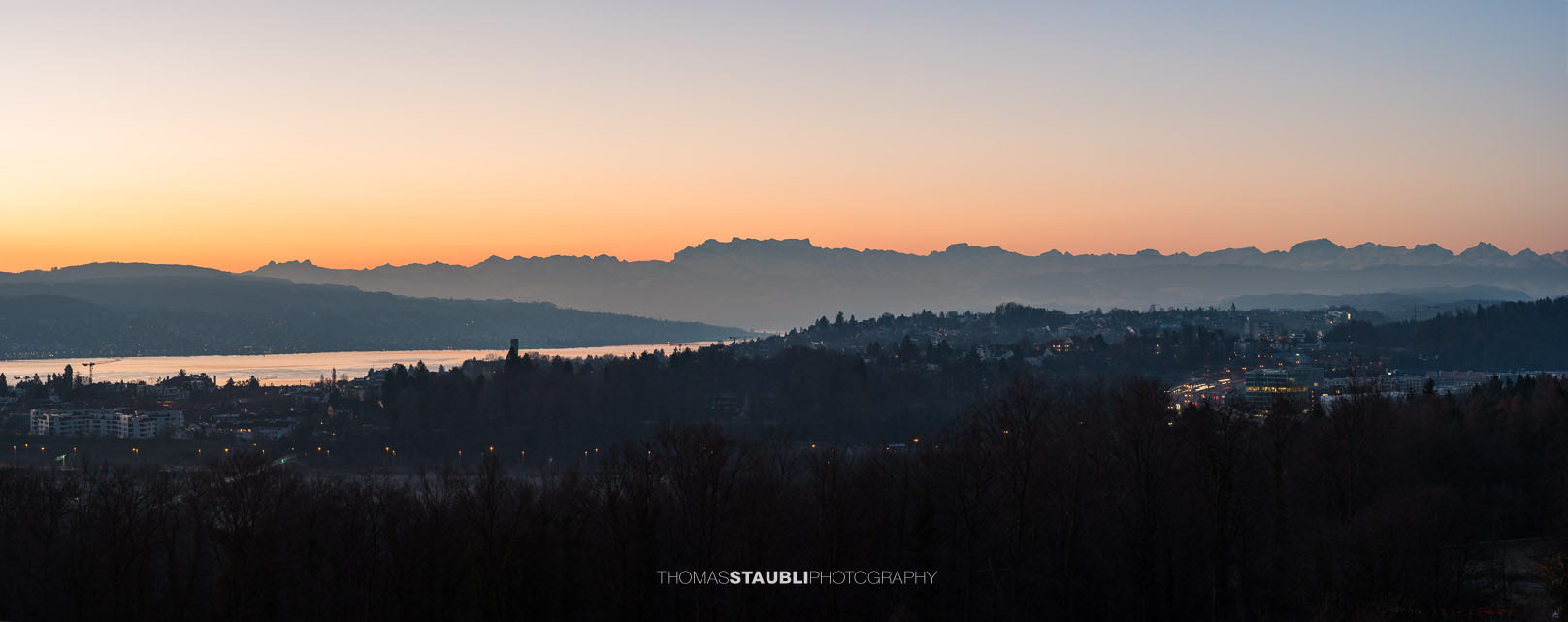 Morgendämmerung über den Glarner Alpen