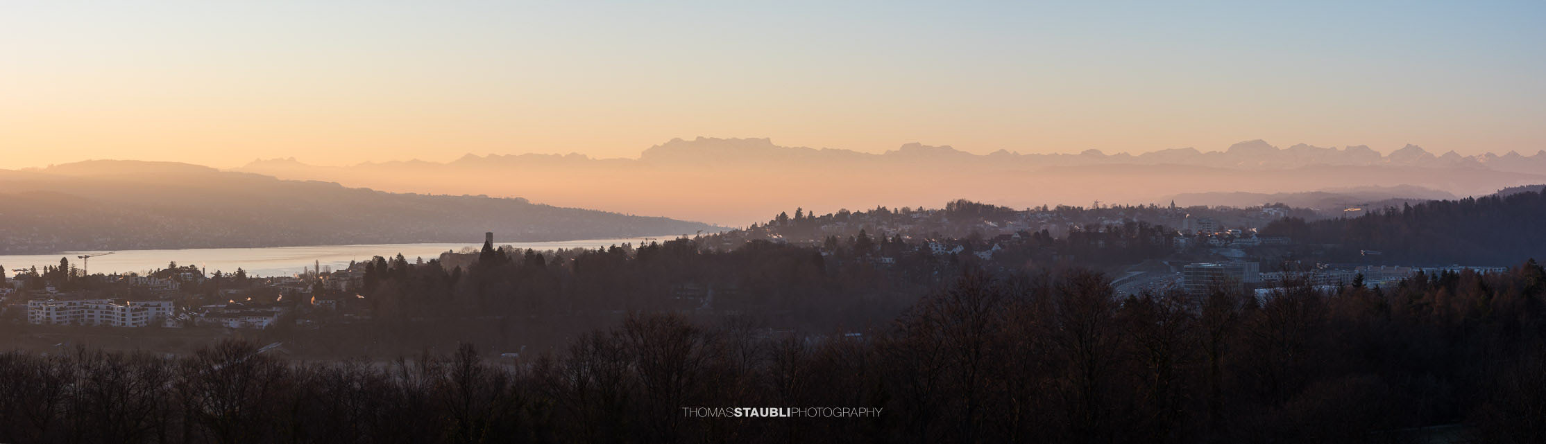 Sonnenaufgang über den Glarner Alpen