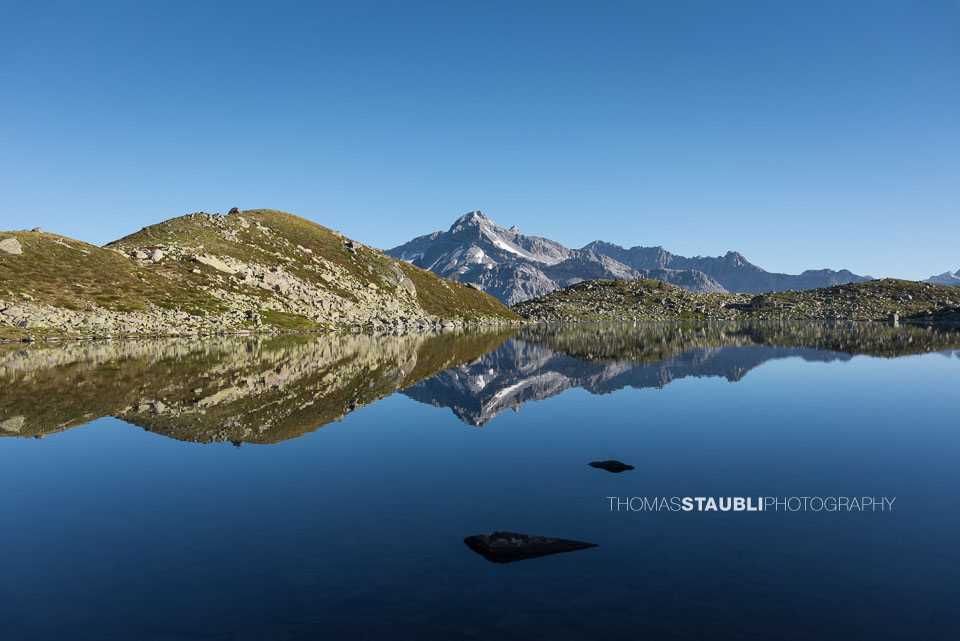 das Teurihorn spiegelt sich im Ober Surettasee