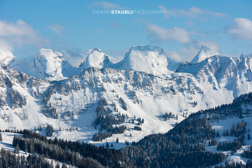 verschneite Churfisten mit Schibenstoll, Zuestoll, Brisi und Frümsel