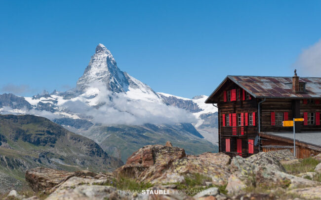 Berghaus Fluhalp mit Blick zum Matterhorn
