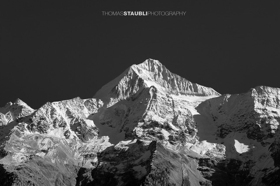 das verschneite Breithorn im Lötschental