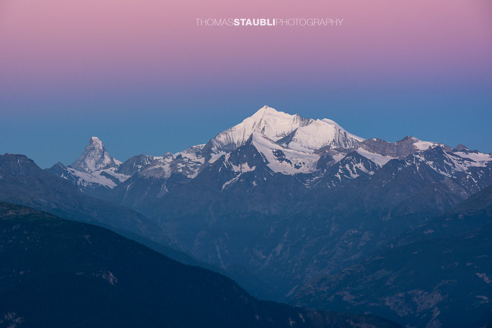 Blick zu Matterhorn und Weisshorn